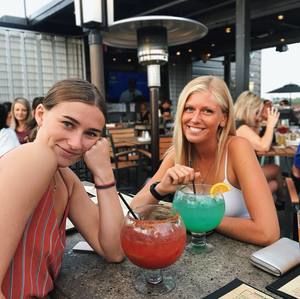 Meet your Posher, Lara